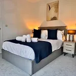 Stylish Abode In York-parking