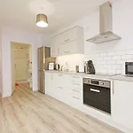 Stylish Abode In York-parking 公寓