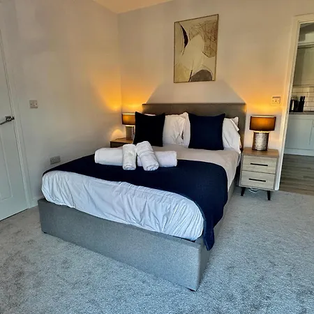 Stylish Abode In York-parking *