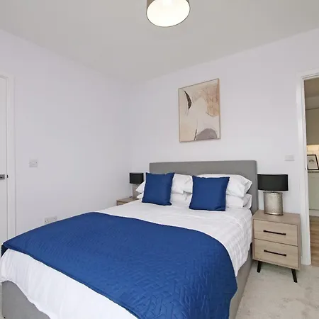 Stylish Abode In York-parking *