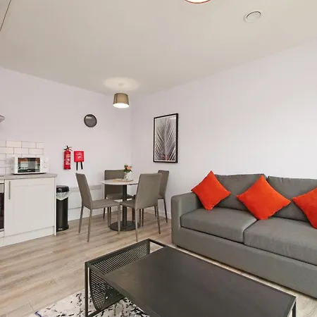 Stylish Abode In York-parking *