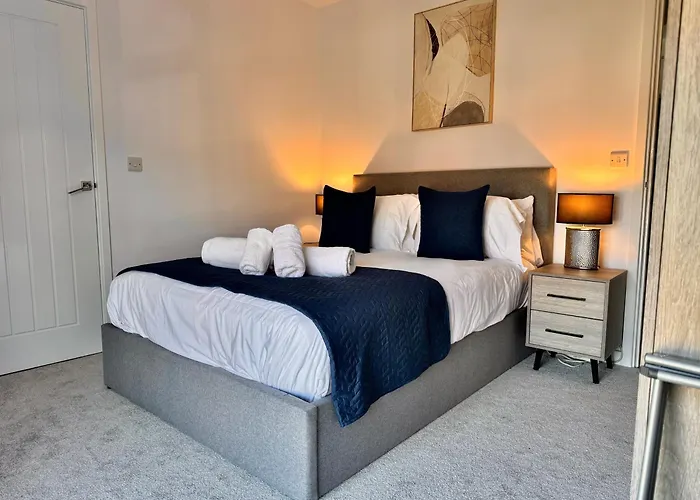 Stylish Abode In York-parking