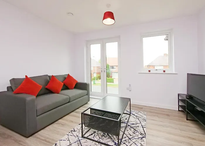 Stylish Abode In York-parking *