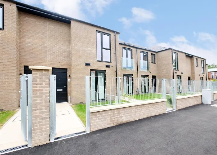 Stylish Abode In York-parking * York