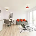 Stylish Abode In York-parking