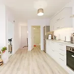 Stylish Abode In York-parking * York