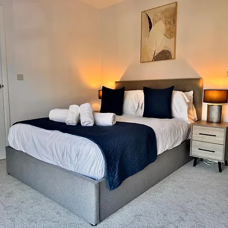 Stylish Abode In York-parking