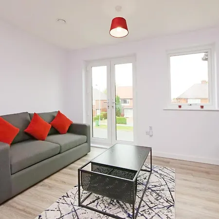 Stylish Abode In York-parking *