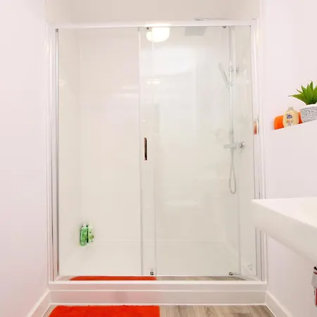 Stylish Abode In York-parking York