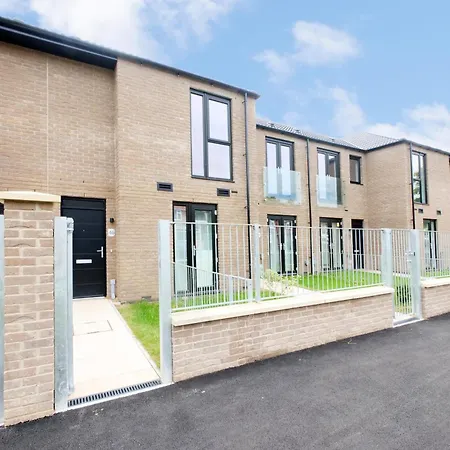 Stylish Abode In York-parking * York