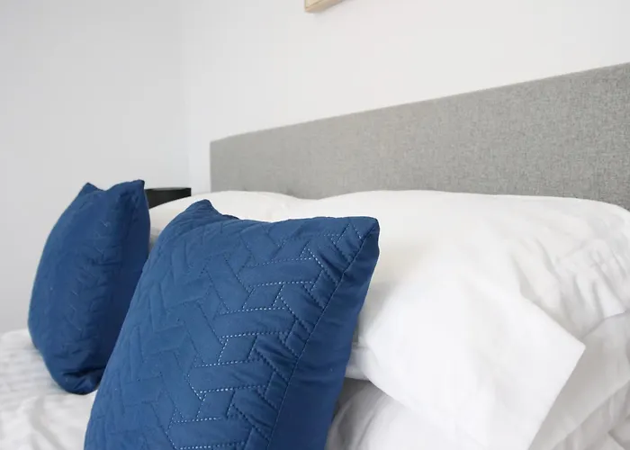 Stylish Abode In York-parking *