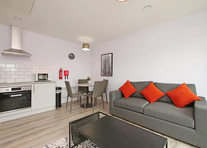 Stylish Abode In York-parking *